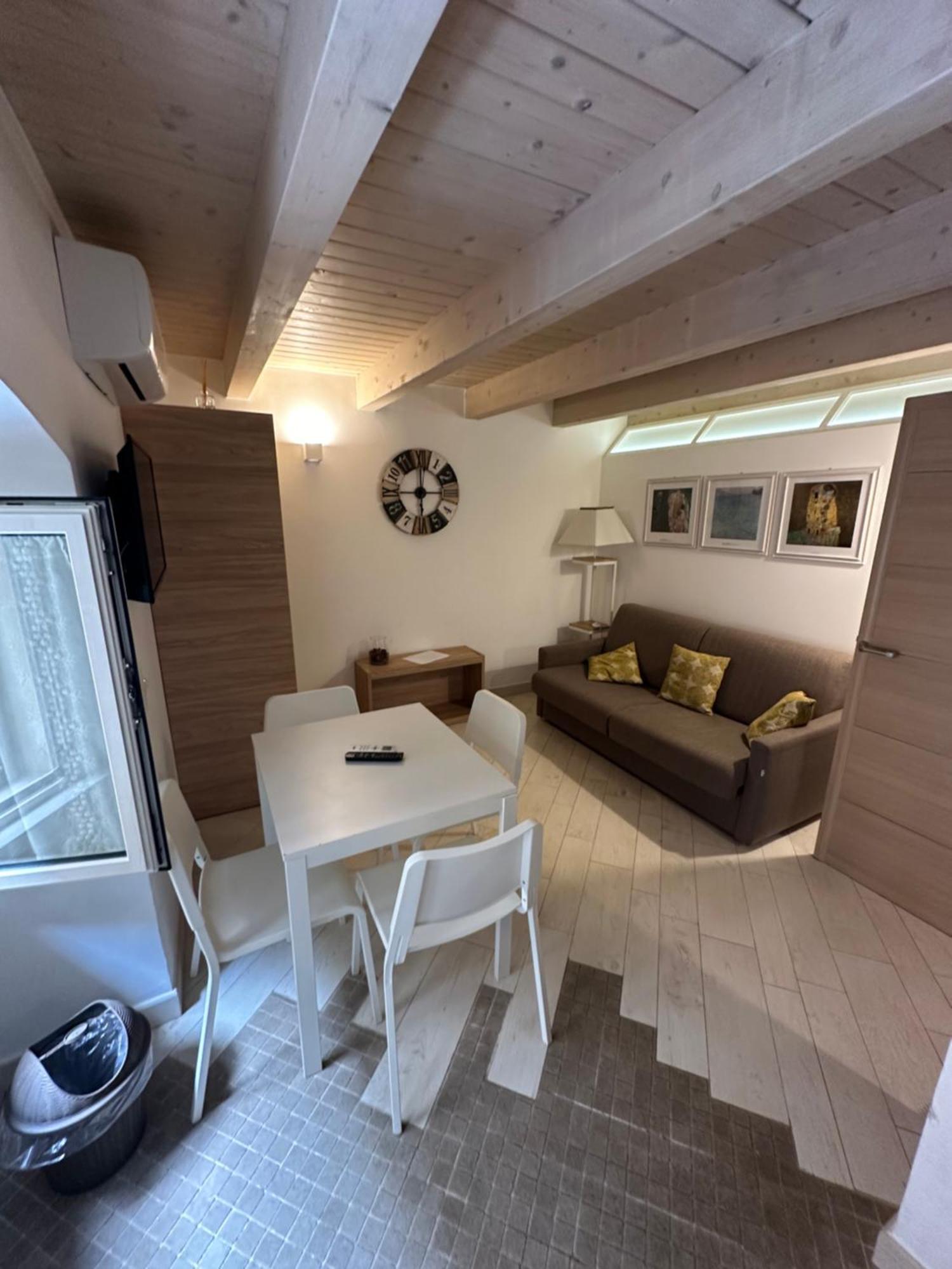 More Apartments Il Ferrarese2 Бари Экстерьер фото